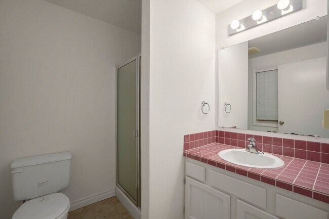 Building Photo - Beautiful 3 bedroom home in Lake Oswego!