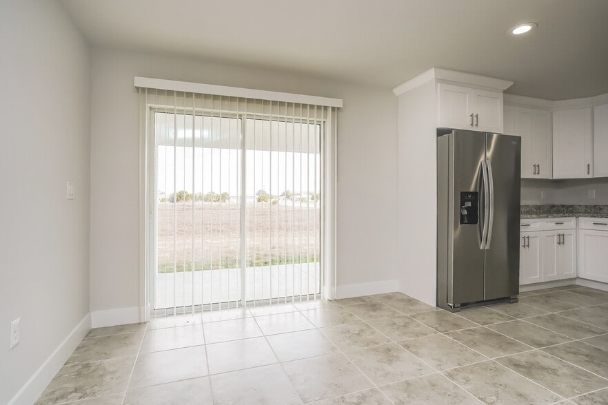 Building Photo - 1077 Capri Cir