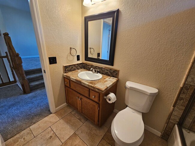 Building Photo - Large 4 bedroom two story in east Modesto!