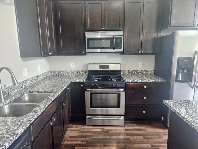 Building Photo - 7874 Cottonwood Ln