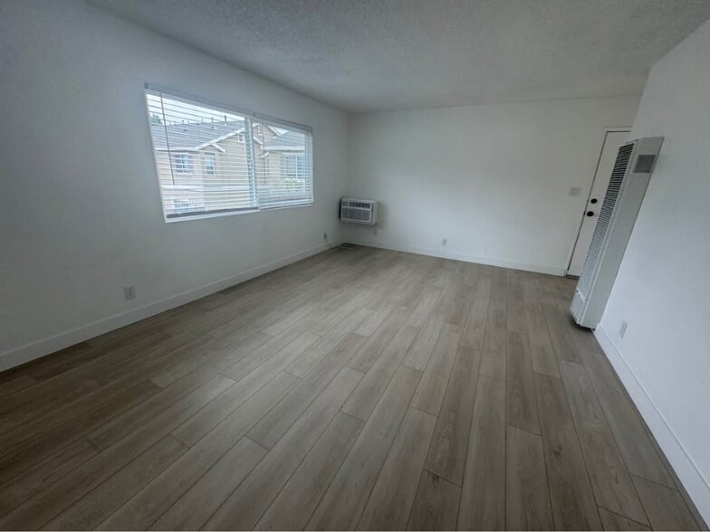 Building Photo - 5776 Rostrata Ave