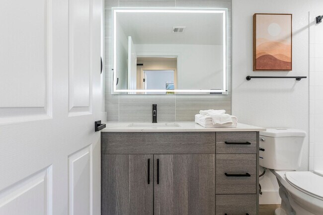 Building Photo - 15608 N 71st St