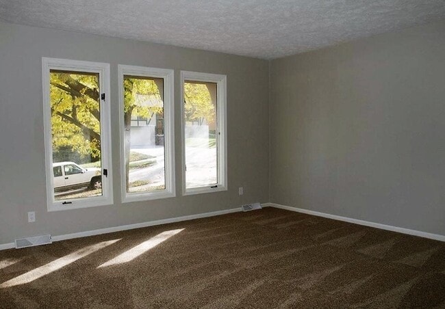 Building Photo - 3304 S 158th St