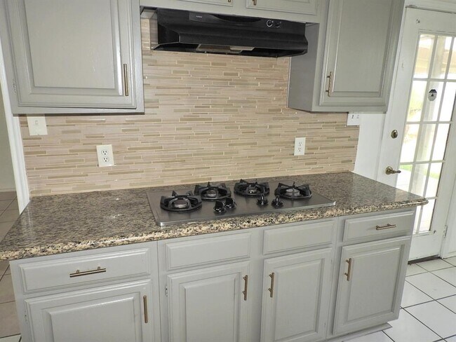 Building Photo - 2107 Creekshire Dr