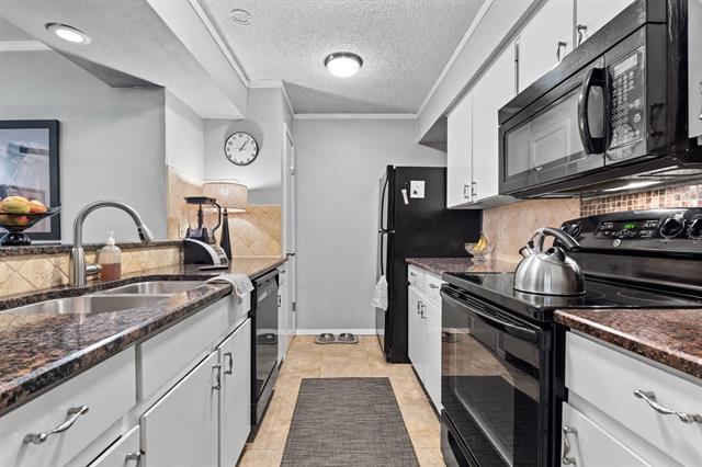 Building Photo - 5924 Birchbrook Dr