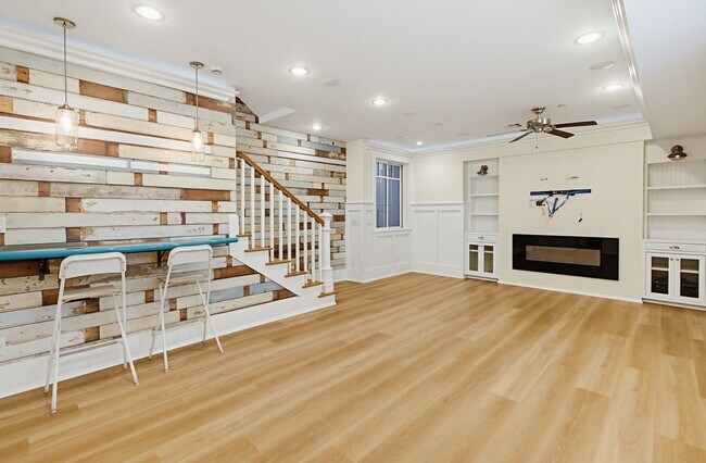 Building Photo - 464 C Ave