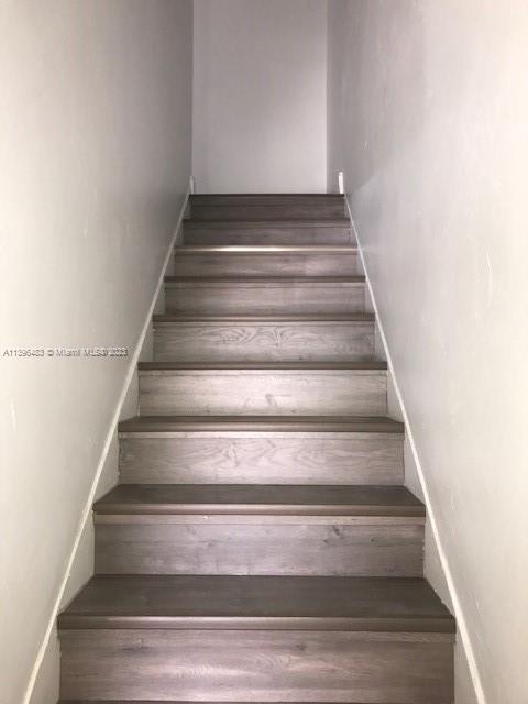 Building Photo - 1865 W 72nd St