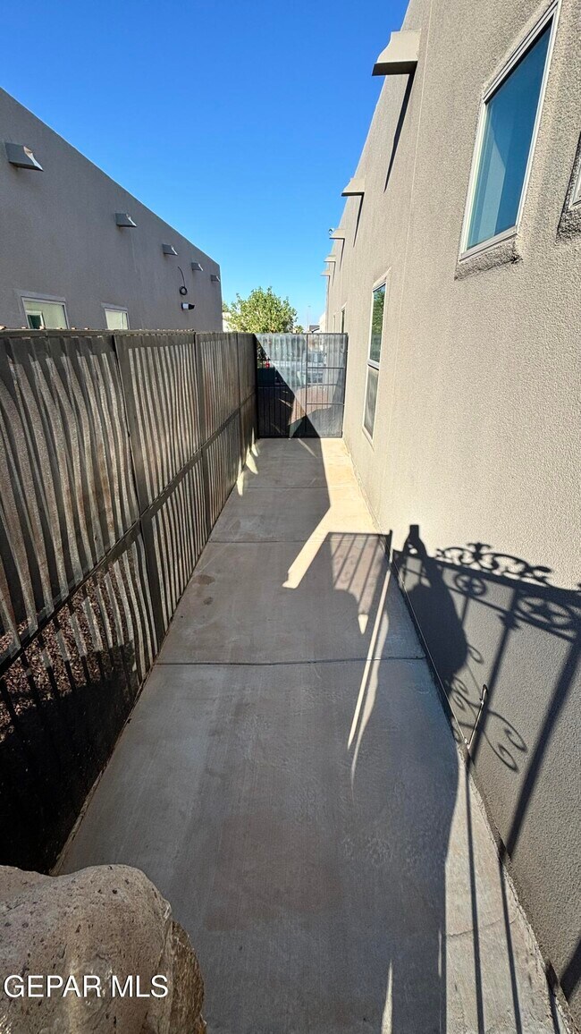 Building Photo - 2148 Honour Point Pl