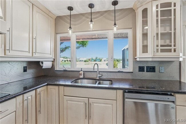 Building Photo - 1717 Danbury Dr