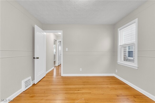 Building Photo - 498 E 250th St