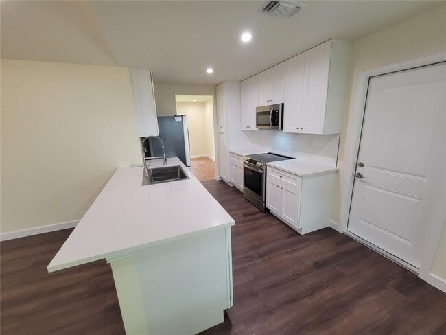 Building Photo - 8709 Donna Gail Dr