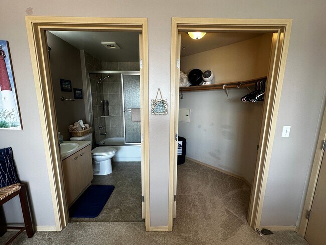 Building Photo - Fully Furnished Downtown Everett Condo wit...