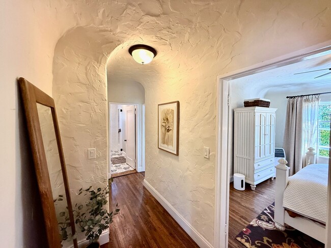 Building Photo - Furnished Santa Barbara 3 bedroom/2 bathroom Home