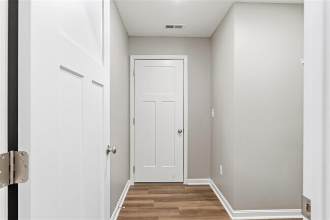 Building Photo - 15 Paislynne Ct