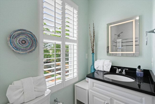 Building Photo - 445 15th St SE