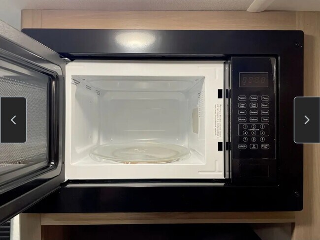 Building Photo - 532 Camino de Amor