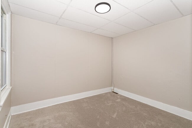 Building Photo - Newly remodeled 3 bedroom home
