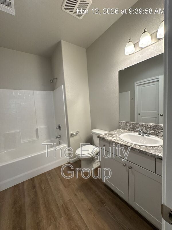 Building Photo - 518 S Summit St