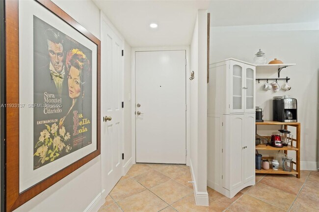 Building Photo - 8107 SW 72nd Ave