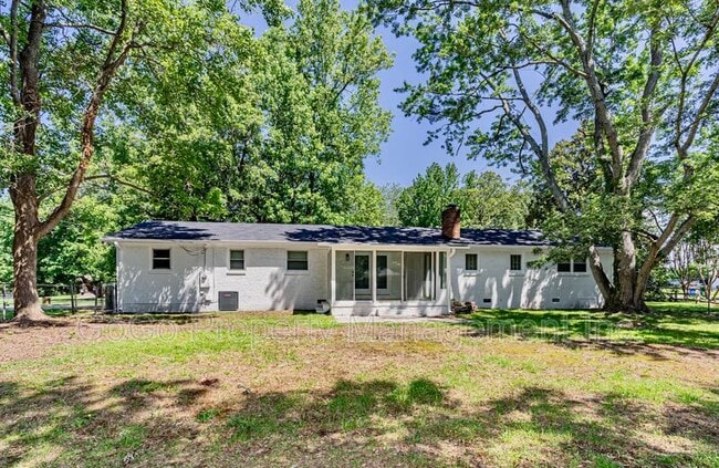 Building Photo - 200 Lanewood Dr