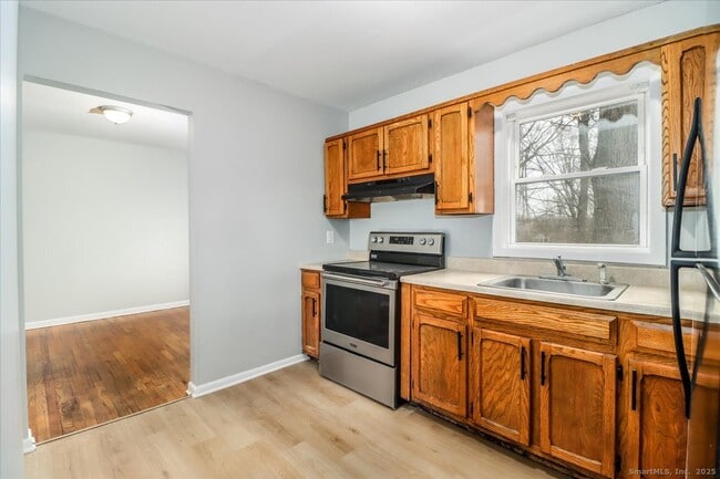 Building Photo - 32 Pleasant St