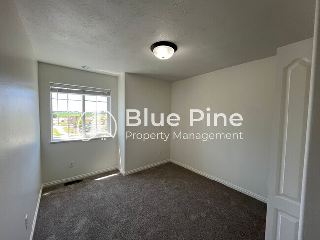 Building Photo - 5231 Clearfield Ln