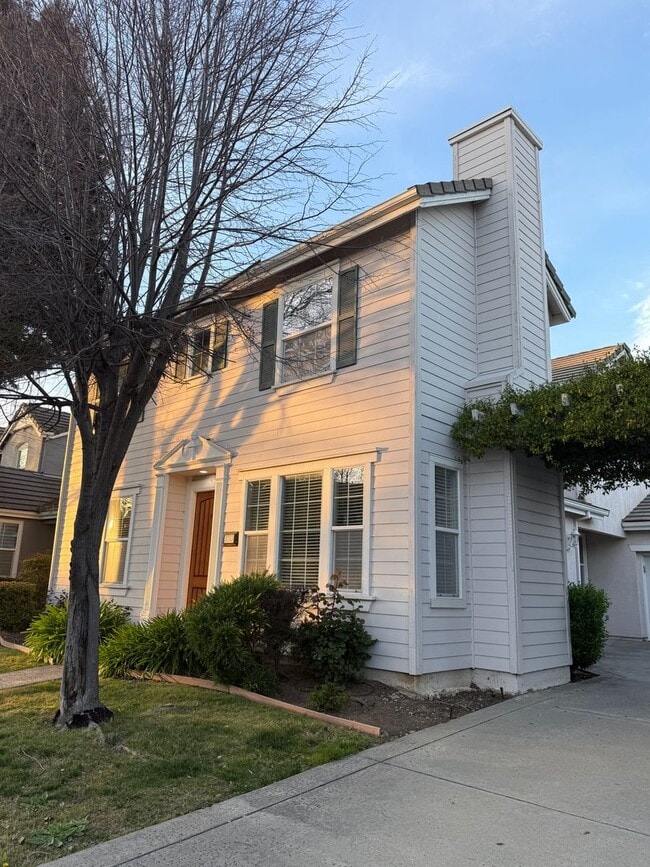 Building Photo - Available today - West Lake Estate 4/3 home