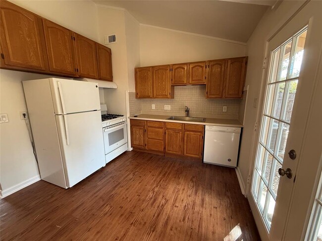 Building Photo - 6710 Circle S Rd