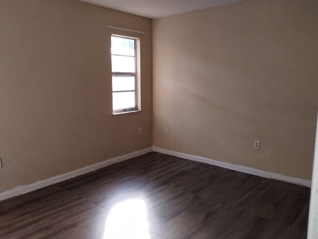 Building Photo - 2 Bedroom / 2 Bathroom Rental – Brooksville, Fl
