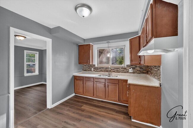 Building Photo - 17400 Huntington Rd