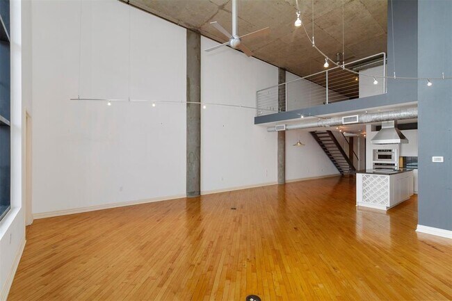 Building Photo - 1025 S Shepherd Dr