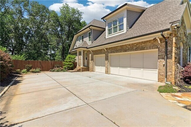 Building Photo - 211 Mount Vernon Hwy