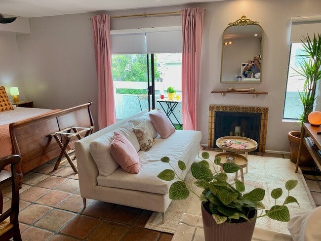 Building Photo - 2404 Pacific Ave