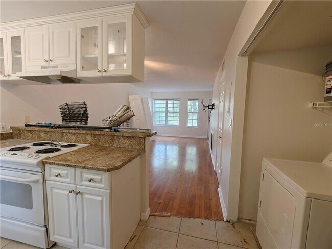 Building Photo - 620 SW 10th Ln