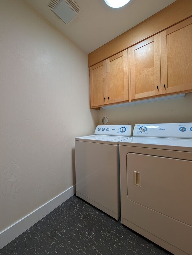 Building Photo - Beautiful 2-Bedroom, 2.5-Bath Condo Near Amazon Park!