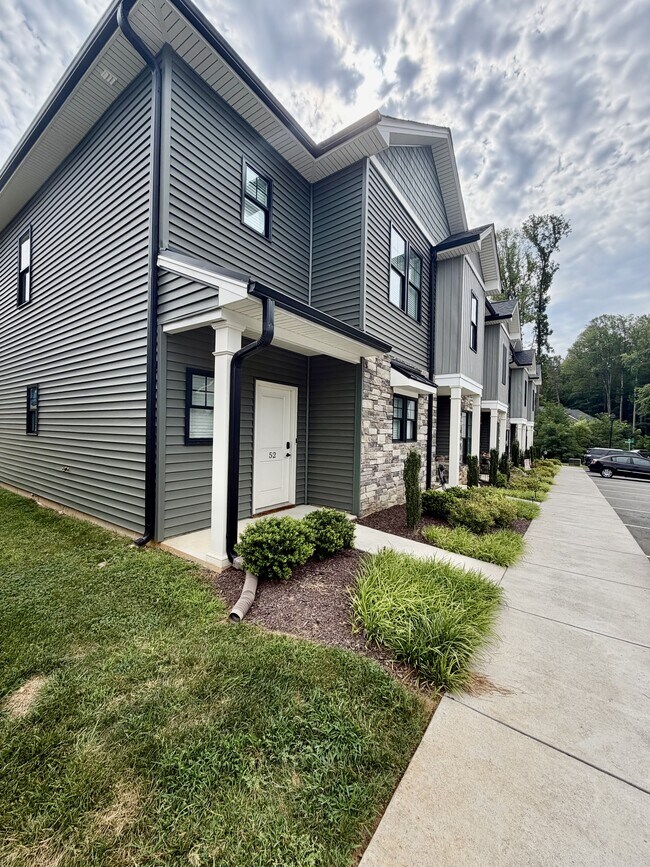 Building Photo - 52 Cuddington Ln
