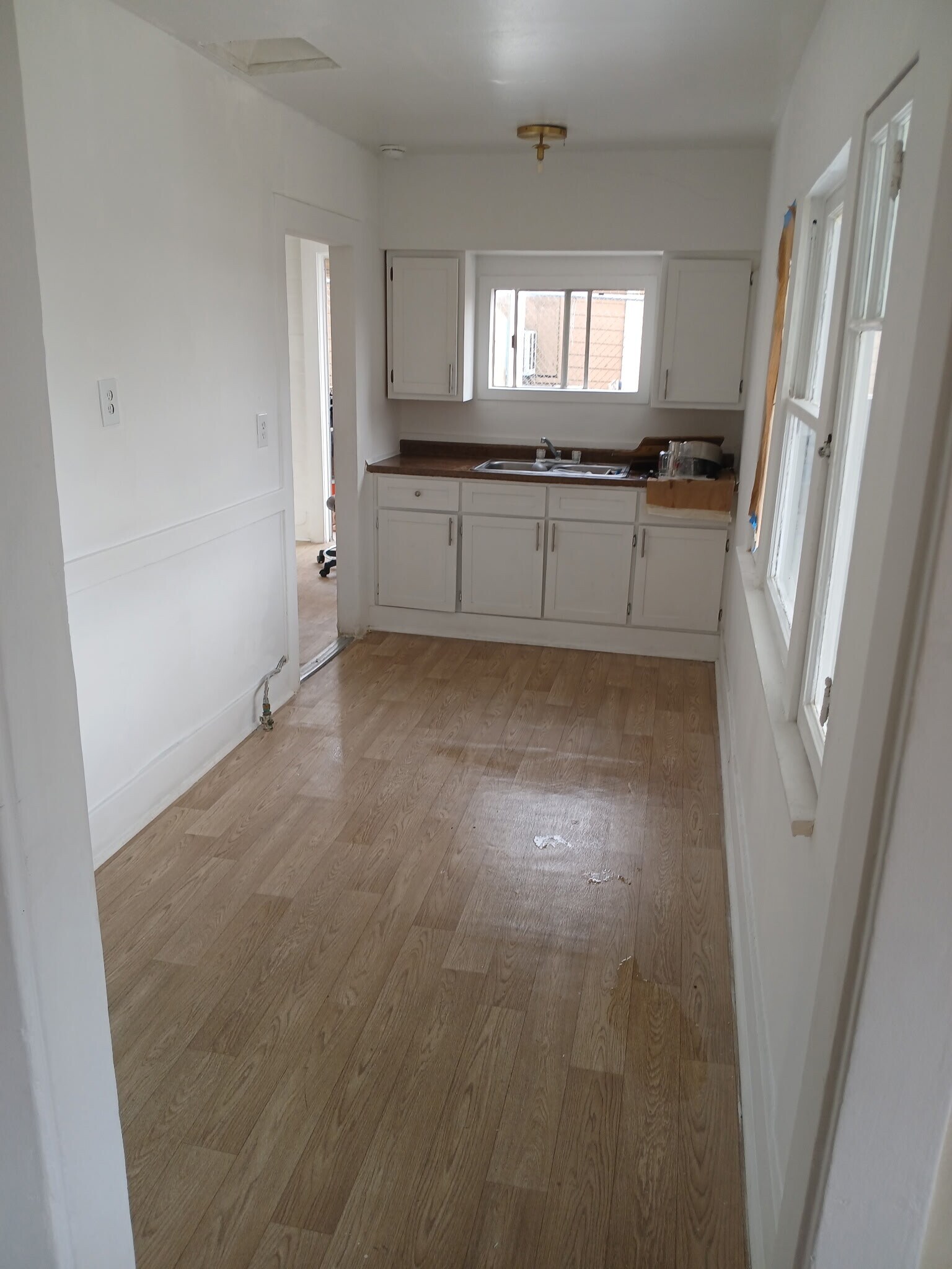 Kitchen 12 1/2 × 5 feet - 3453 Siskiyou St