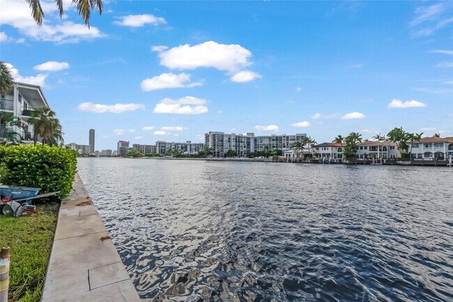 Building Photo - 2600 S Ocean Dr