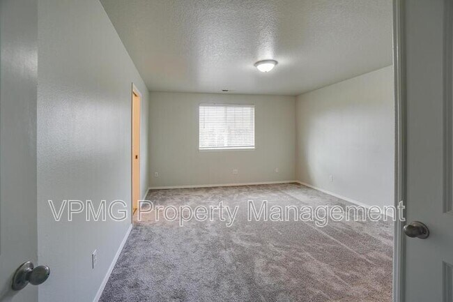 Building Photo - 9819 NE 86th St