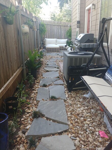 Backyard - 2913 Pearl St