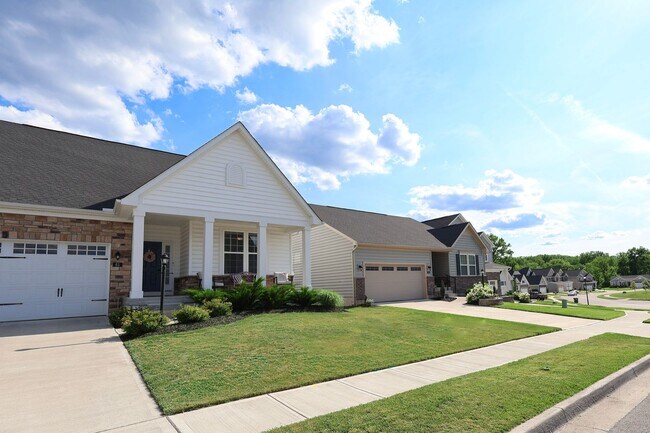 Building Photo - 4 Bedroom, 4 Bath Home w/Backyard Heated Pool overlooking Pearl's Fen