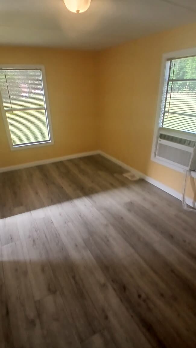 Building Photo - 308 Lilly Ln