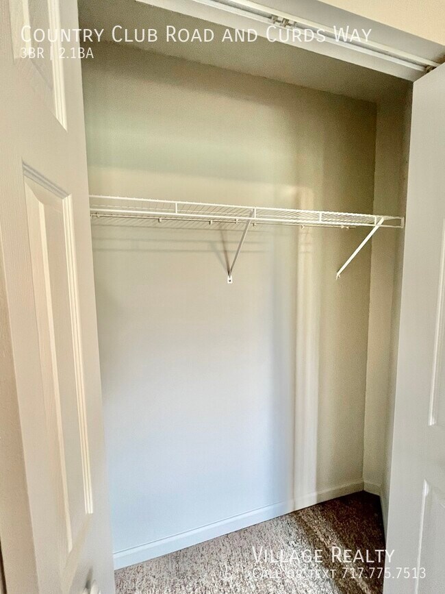 Building Photo - 705 Country Club Rd