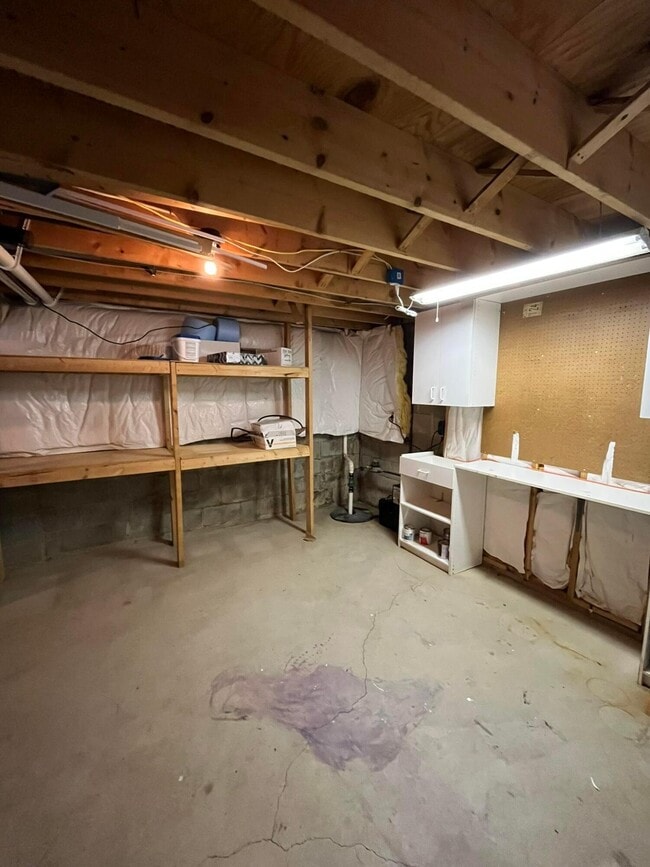 Building Photo - 208 Caswell Dr