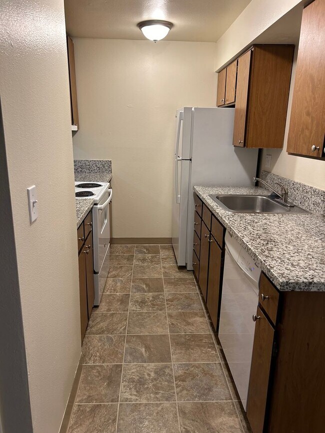Building Photo - (858) Fox Fire - 2 Bedroom / 1 Bathroom