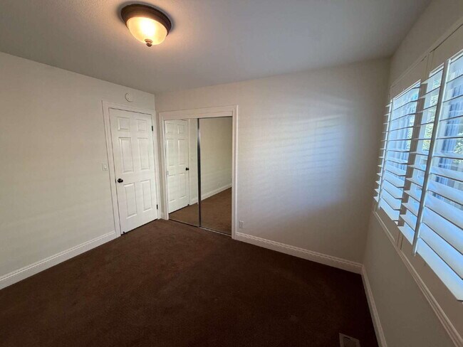 Building Photo - "Charming 4-Bed Oasis with Granite Touches with Tennis and Poolside Bliss steps away in Danville!"