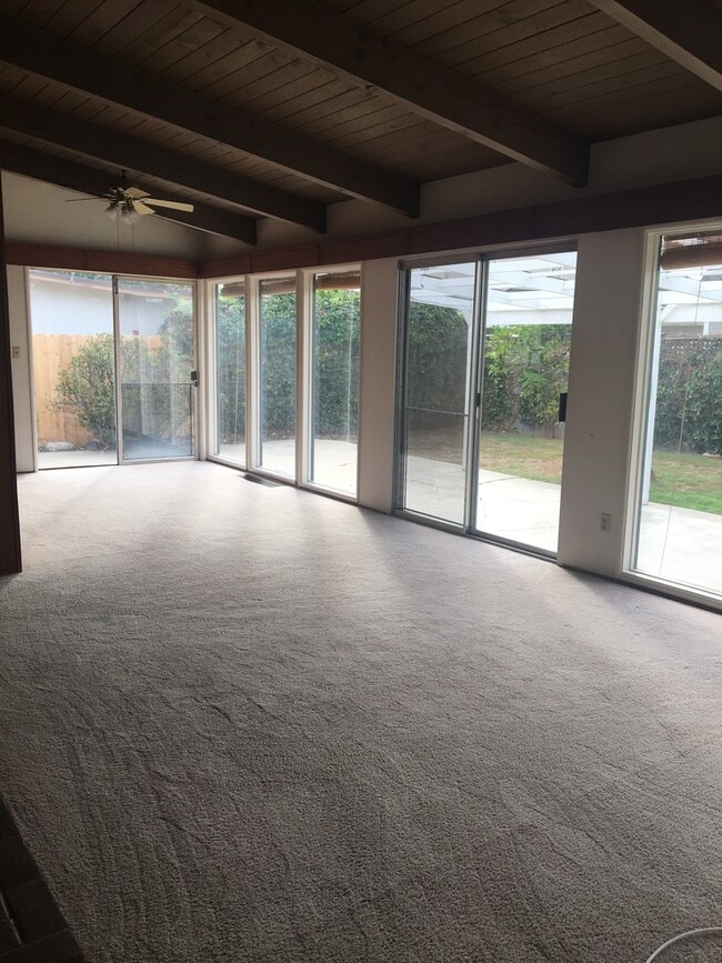 Building Photo - Country Club Area home with 4 bedrooms and...