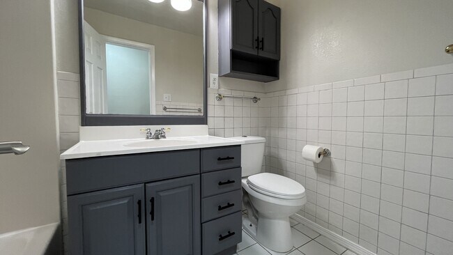 Building Photo - 2153 Huntleigh Dr