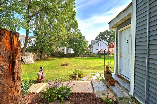 Building Photo - 22 Holmes Ave