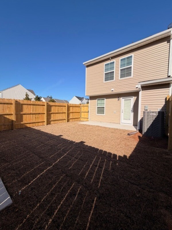 Building Photo - 2026 Skyline Rd